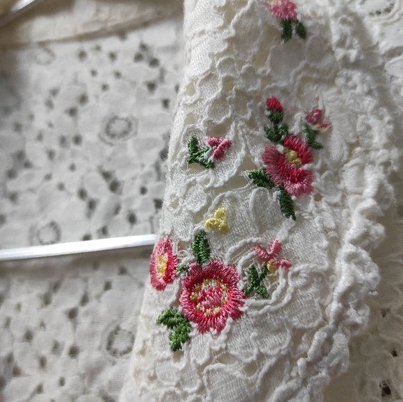 White Lace Button up Shirt with Cute Flower Embroidery On the Collar Never worn - Picture 4 of 5